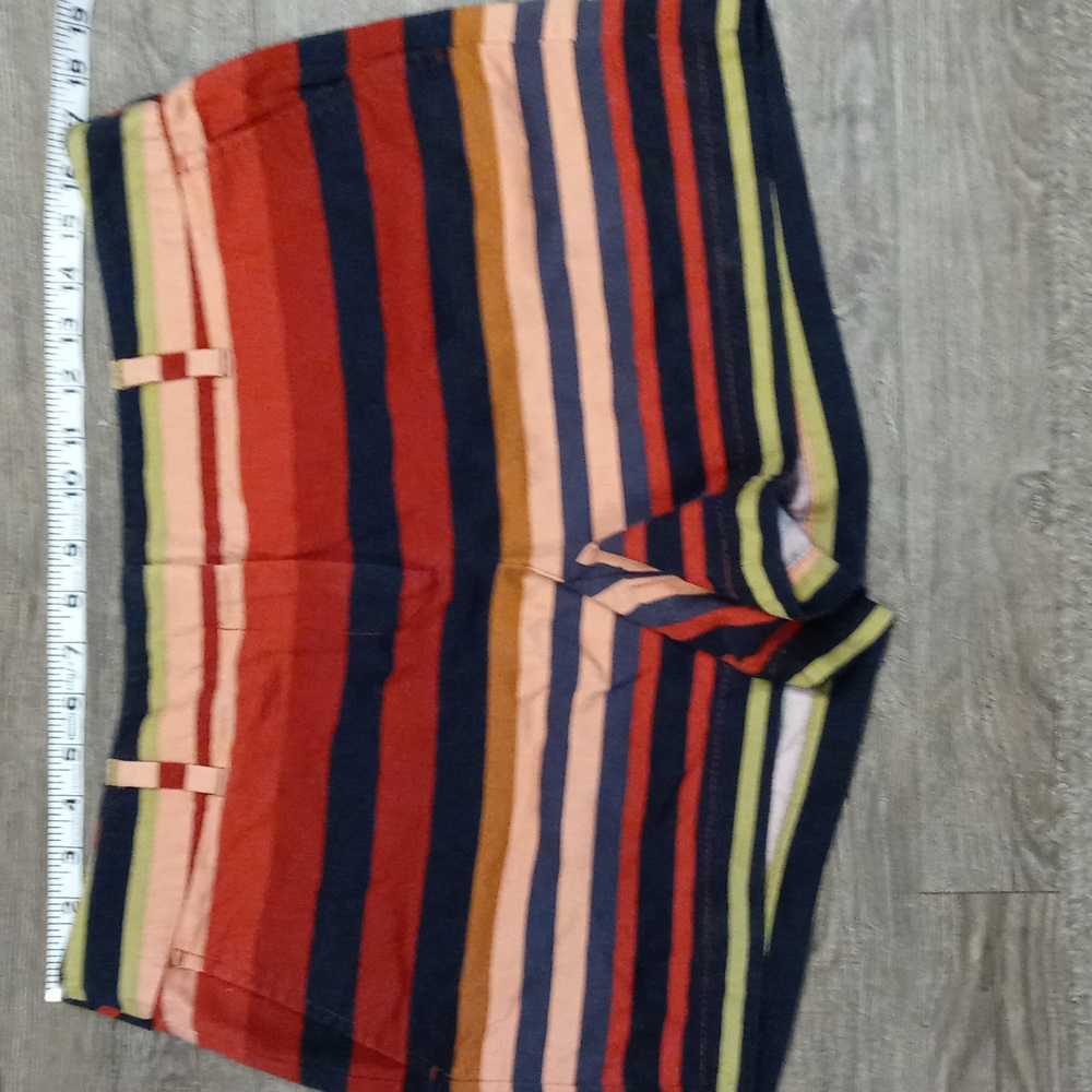 Loft Women Shorts - Picture 1 of 6